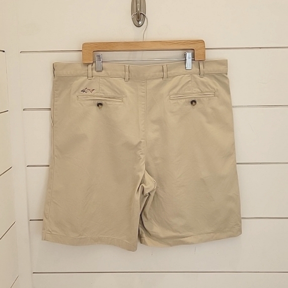 GREG NORMAN size 40 pleated khaki chino shorts - Picture 2 of 4